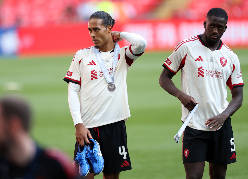 Van Dijk hoppas på anfallsvärvning